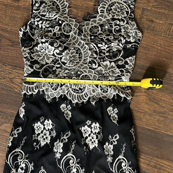 Erin Featherson Lace V Neck Cocktail Dress - Picture 13 of 15